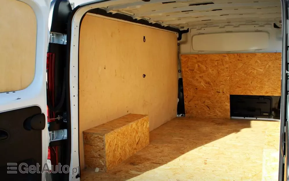 RENAULT Trafic L2H1 furgon 