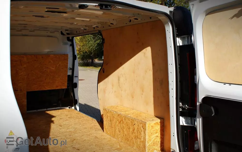 RENAULT Trafic L2H1 furgon 