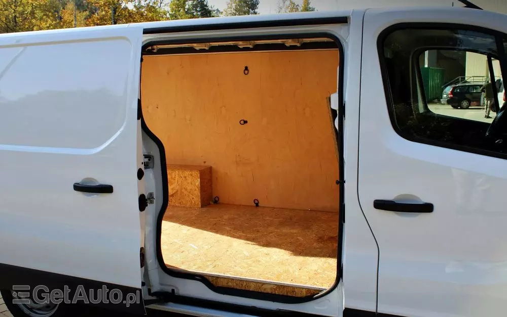 RENAULT Trafic L2H1 furgon 