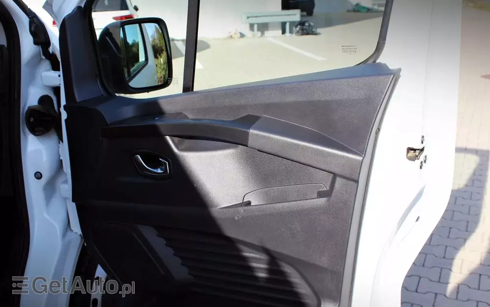 RENAULT Trafic L2H1 furgon 