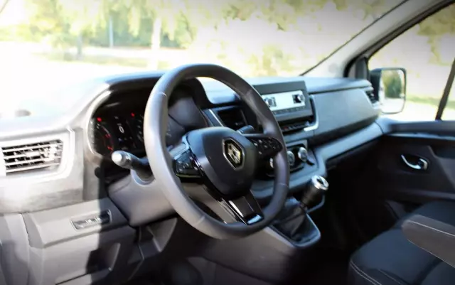 RENAULT Trafic L2H1 furgon 