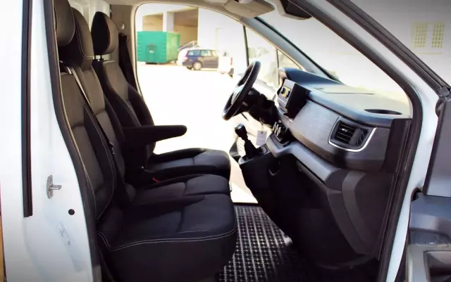 RENAULT Trafic L2H1 furgon 