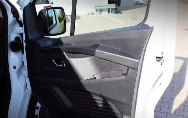 RENAULT Trafic L2H1 furgon 