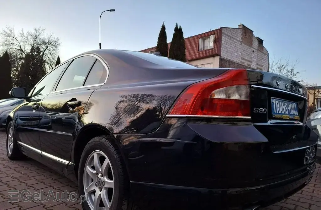 VOLVO S80 