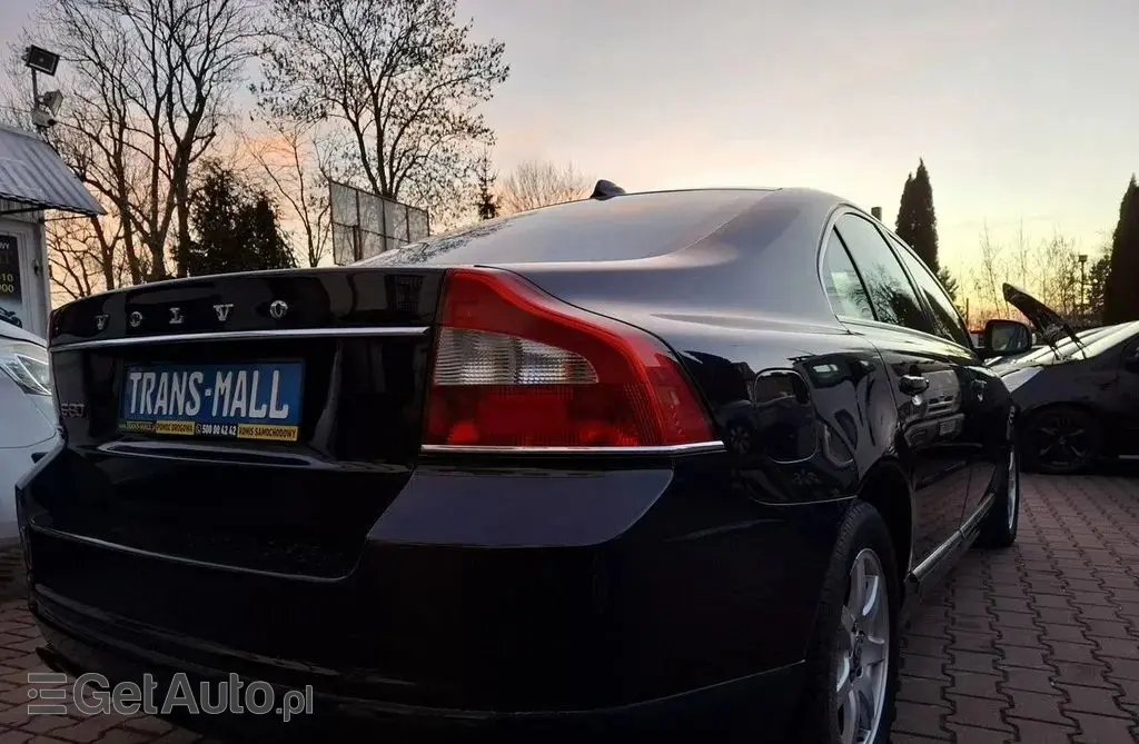 VOLVO S80 
