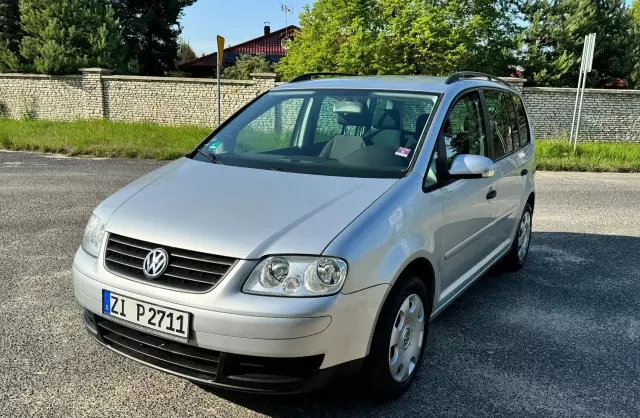 VOLKSWAGEN Touran 