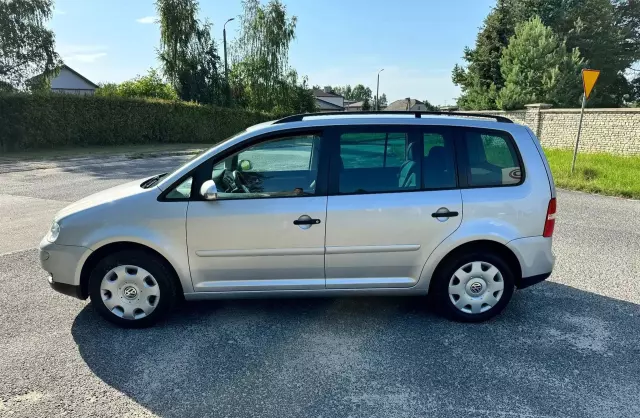 VOLKSWAGEN Touran 