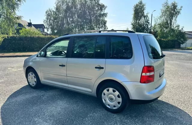 VOLKSWAGEN Touran 
