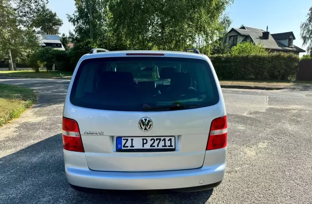 VOLKSWAGEN Touran 
