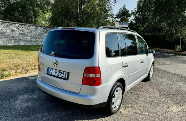 VOLKSWAGEN Touran 