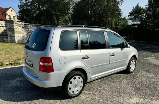 VOLKSWAGEN Touran 