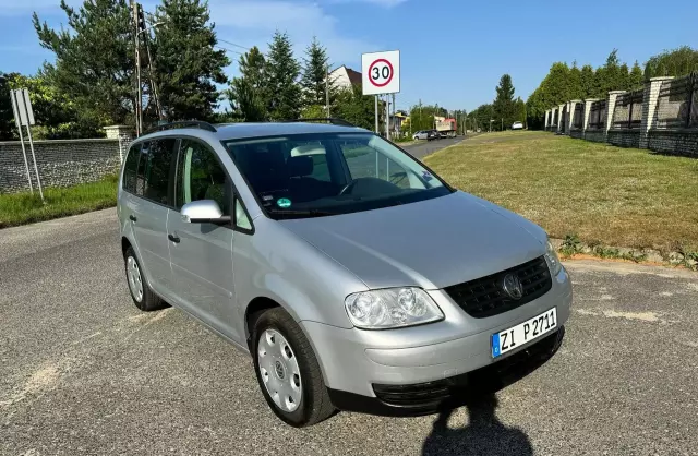 VOLKSWAGEN Touran 