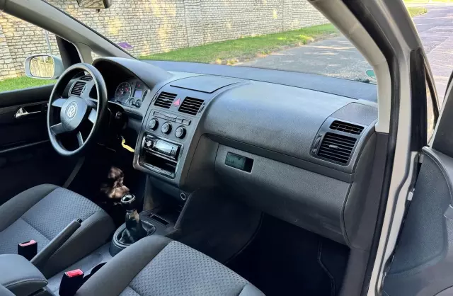 VOLKSWAGEN Touran 