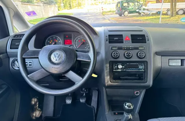 VOLKSWAGEN Touran 