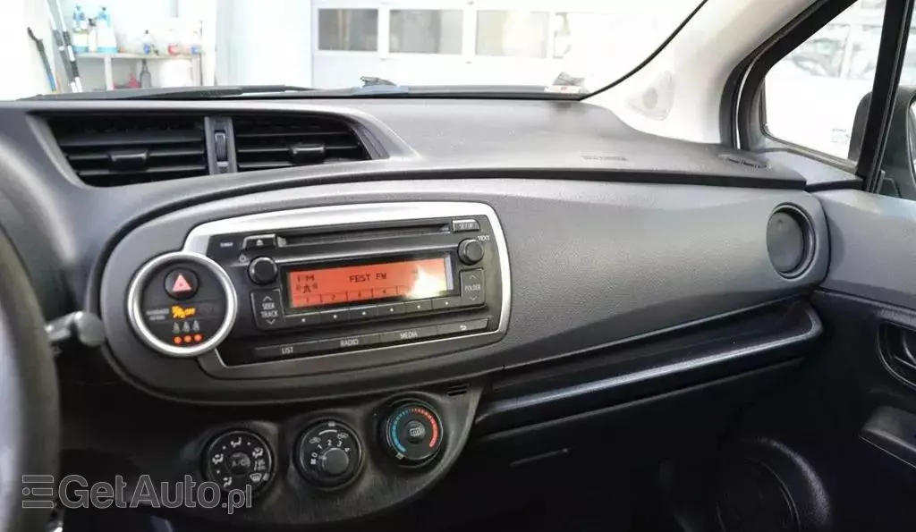 TOYOTA Yaris 