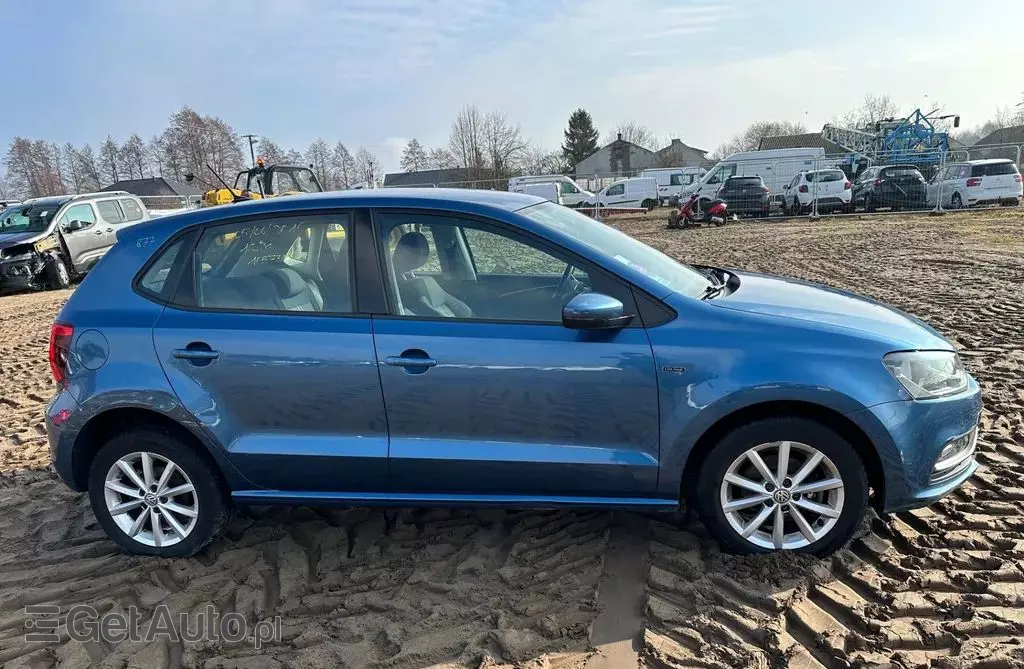 VOLKSWAGEN Polo 
