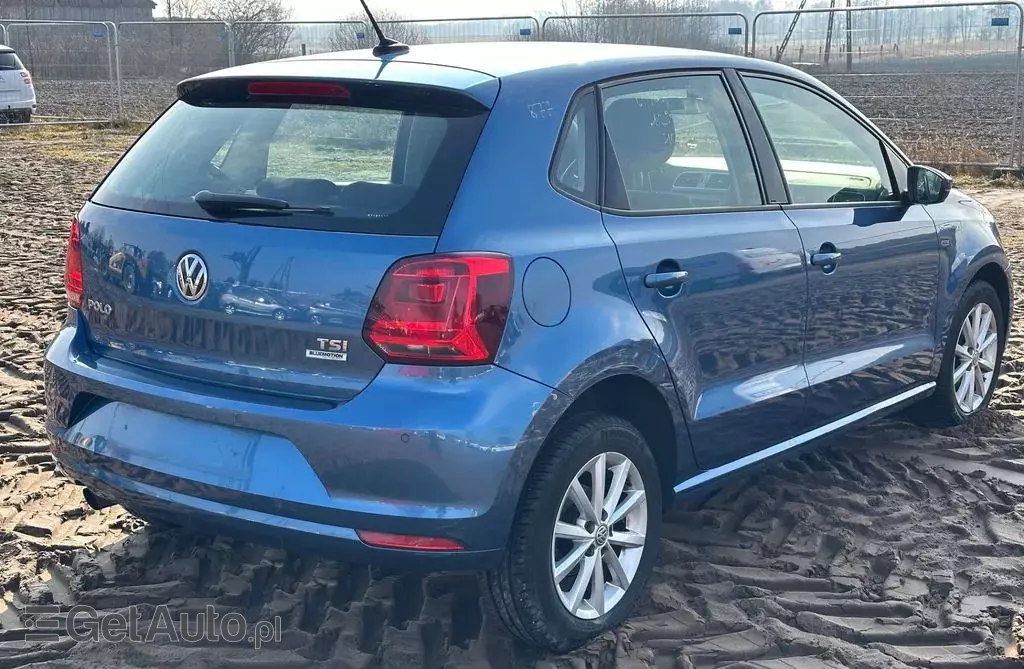 VOLKSWAGEN Polo 