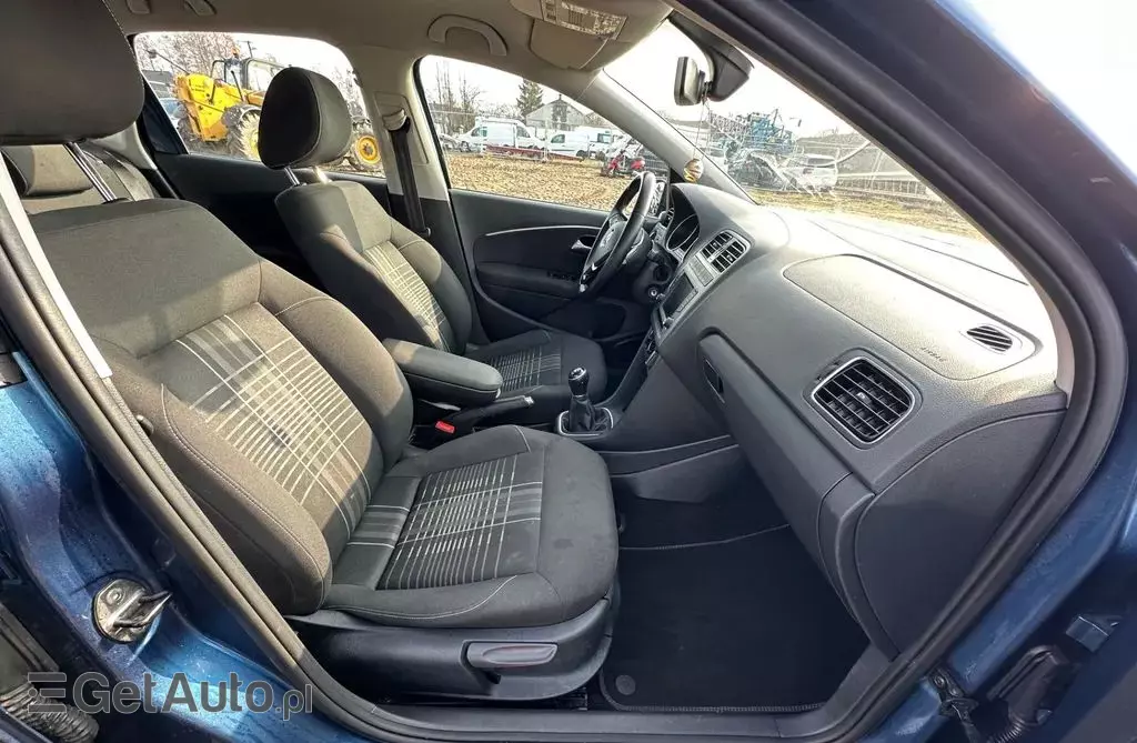 VOLKSWAGEN Polo 