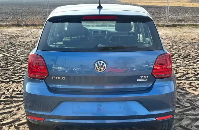 VOLKSWAGEN Polo 