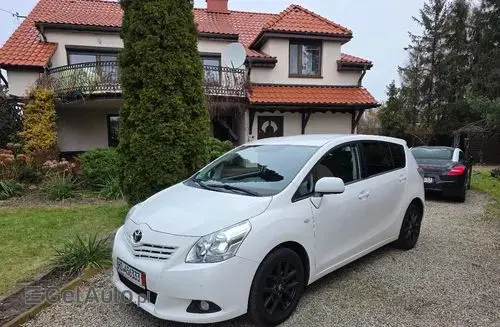 TOYOTA Verso 