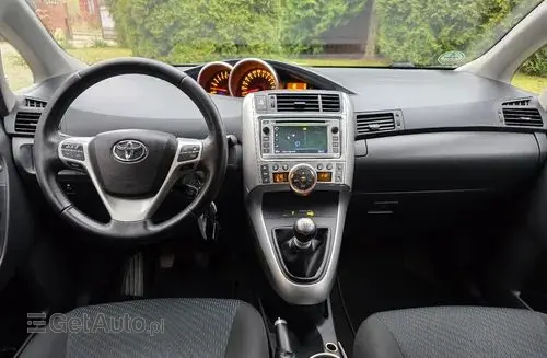 TOYOTA Verso 