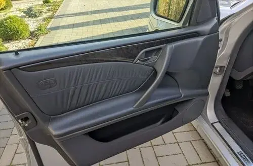 MERCEDES-BENZ Klasa E 