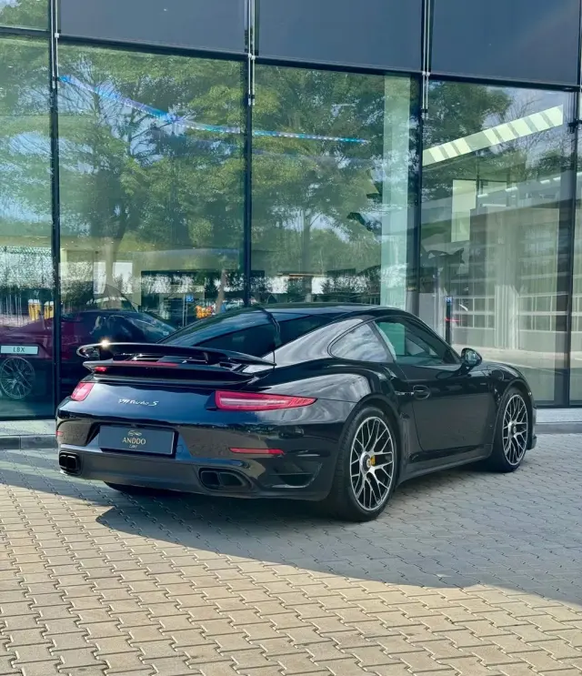 PORSCHE 911 