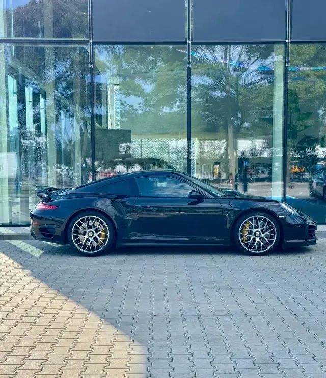 PORSCHE 911 