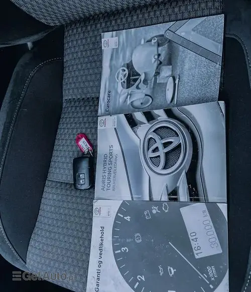 TOYOTA Auris 