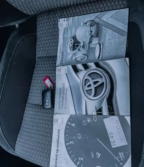 TOYOTA Auris 