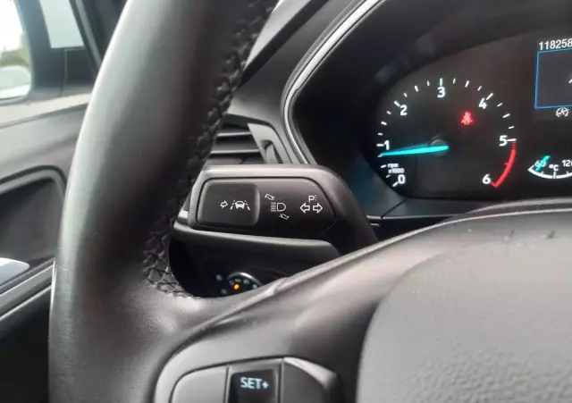 FORD Focus 1.5 EcoBlue Start-Stopp-System COOL&CONNECT DESIGN