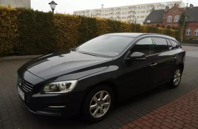VOLVO V60 