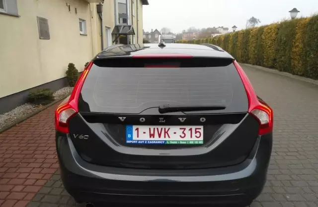 VOLVO V60 