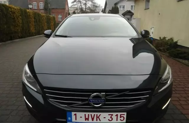 VOLVO V60 