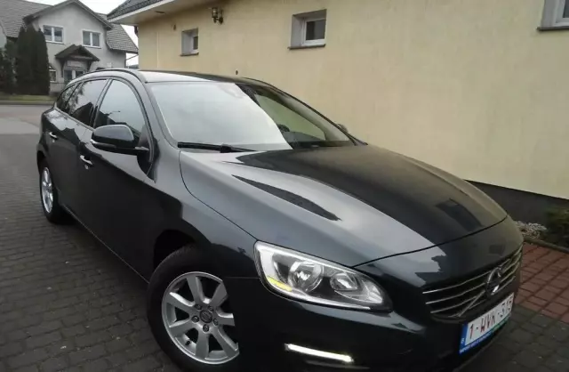VOLVO V60 