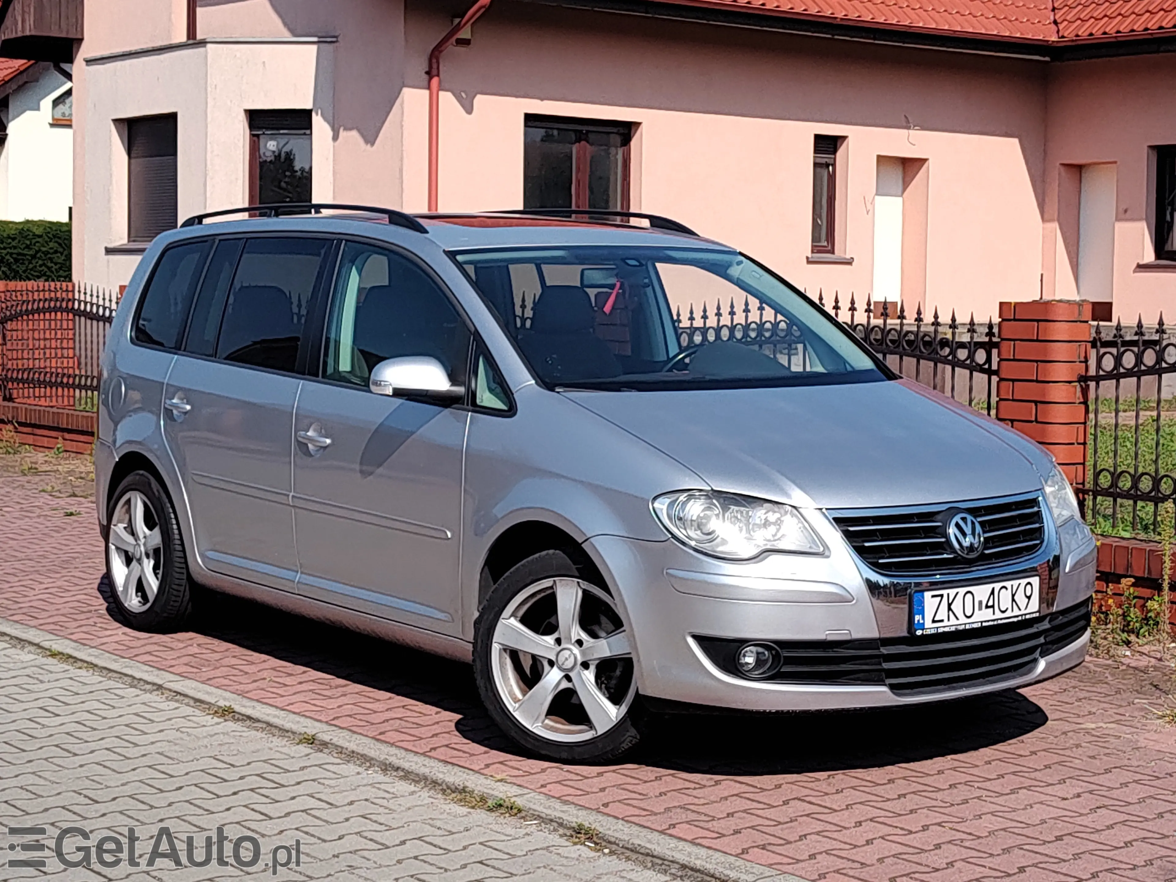 VOLKSWAGEN Touran Conceptline