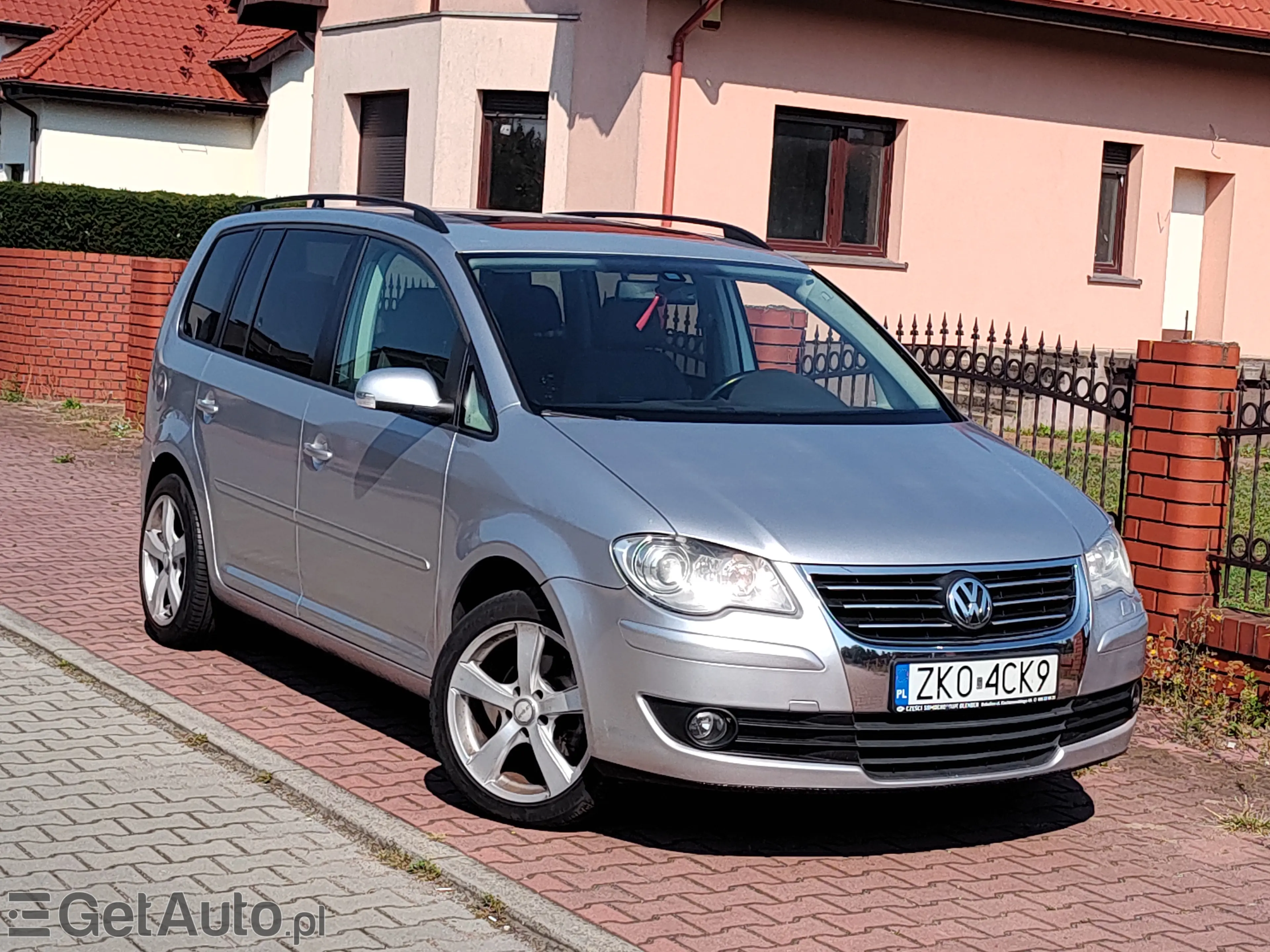 VOLKSWAGEN Touran Conceptline