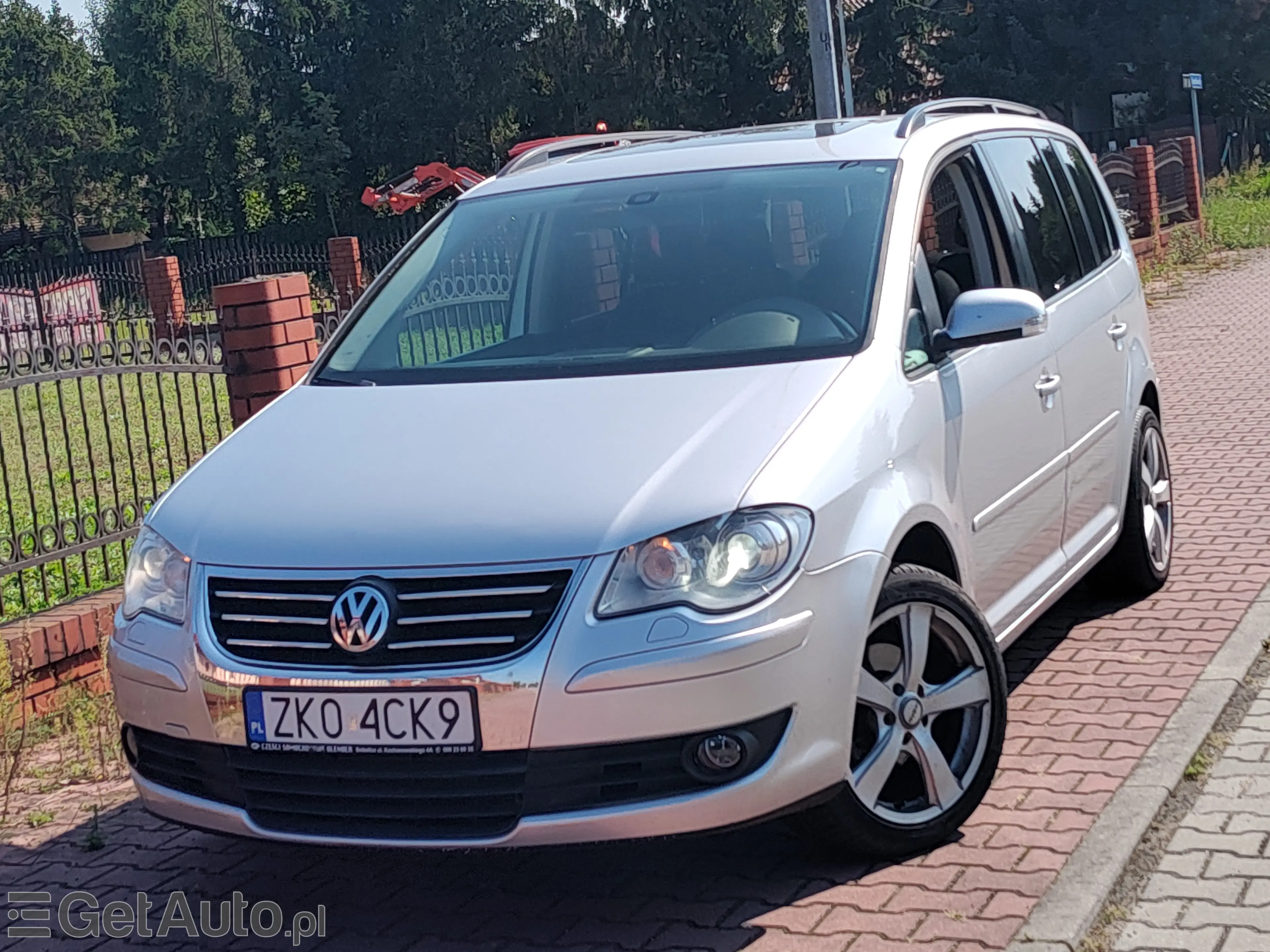 VOLKSWAGEN Touran Conceptline