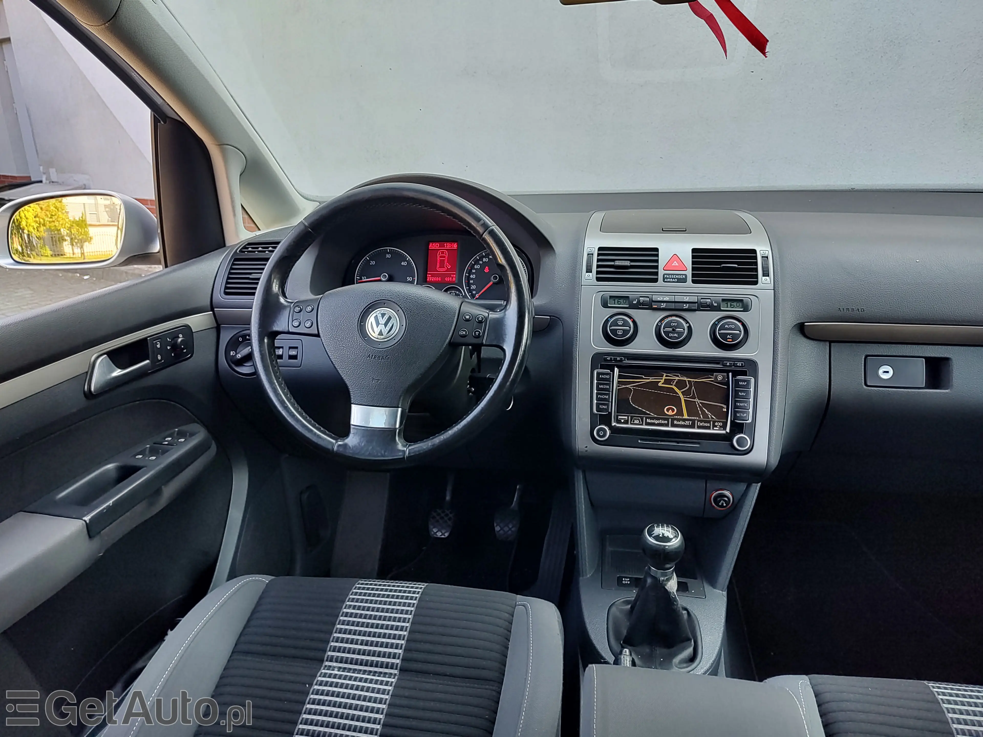 VOLKSWAGEN Touran Conceptline