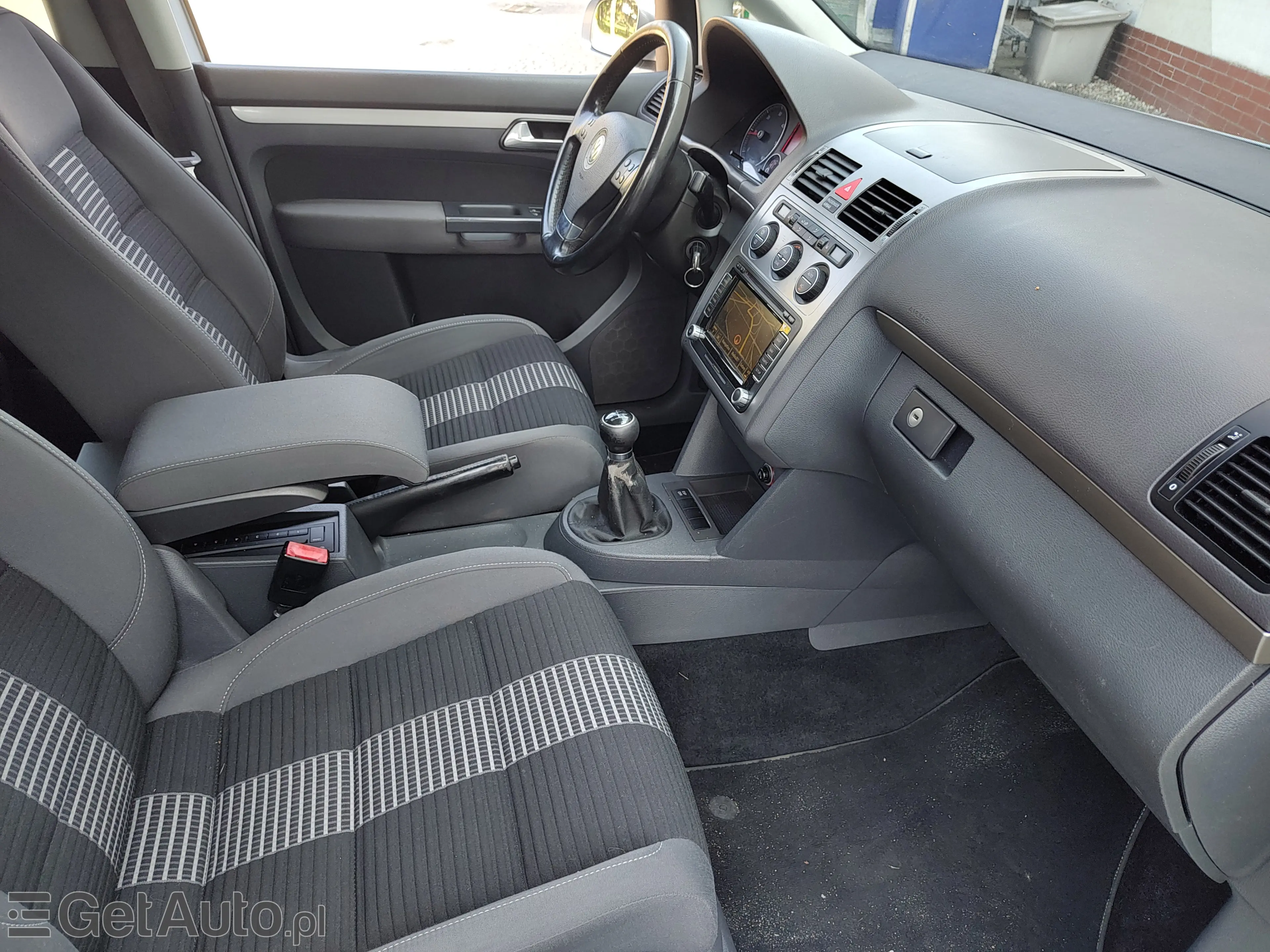 VOLKSWAGEN Touran Conceptline