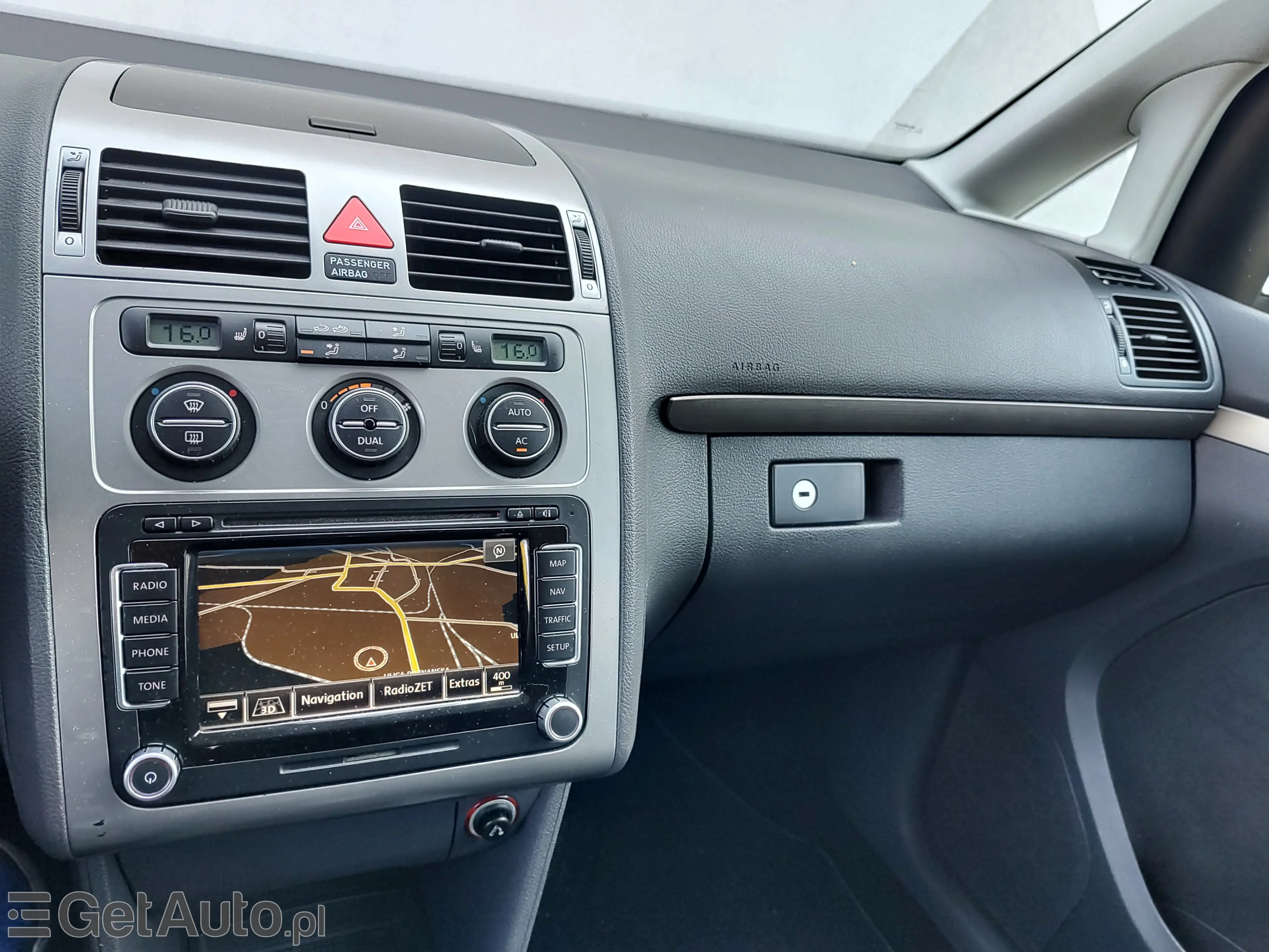 VOLKSWAGEN Touran Conceptline