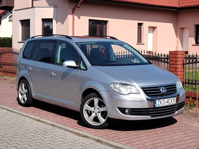 VOLKSWAGEN Touran Conceptline