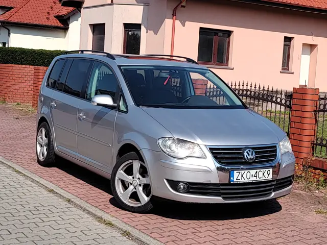 VOLKSWAGEN Touran Conceptline