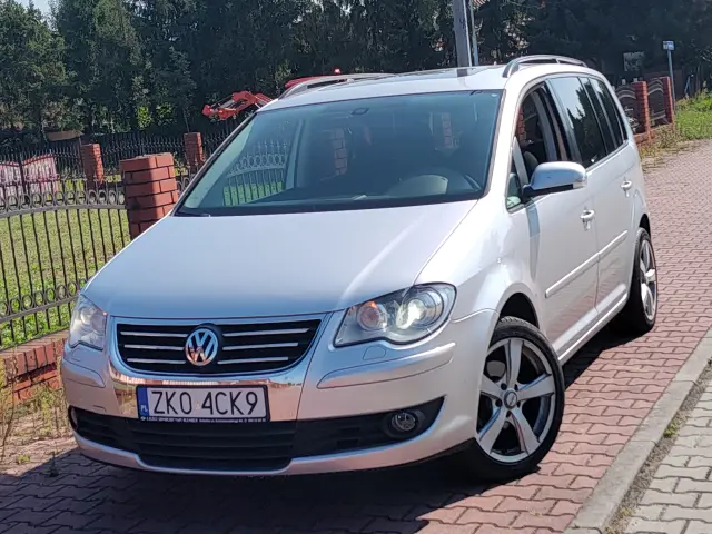 VOLKSWAGEN Touran Conceptline