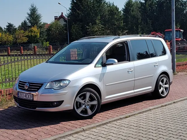 VOLKSWAGEN Touran Conceptline