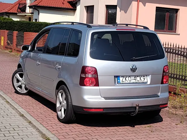 VOLKSWAGEN Touran Conceptline