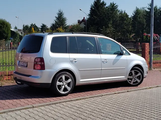 VOLKSWAGEN Touran Conceptline