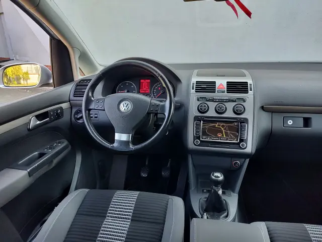 VOLKSWAGEN Touran Conceptline