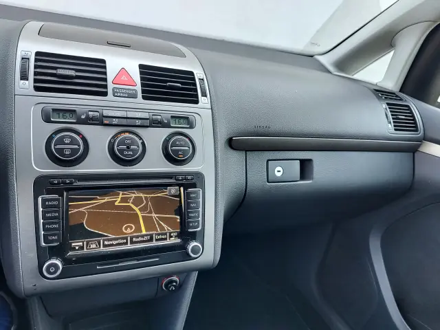 VOLKSWAGEN Touran Conceptline