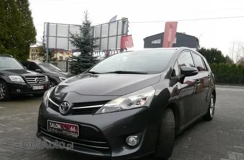 TOYOTA Verso 